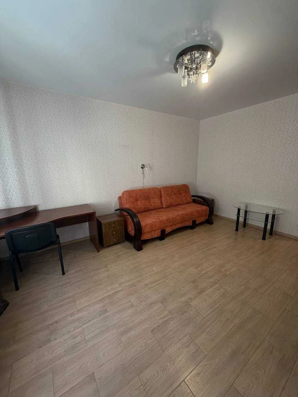Sale of a one-room apartment with renovation in the Central Park area