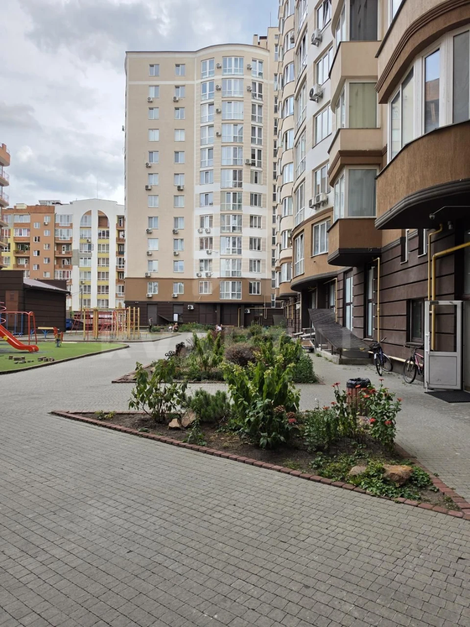 Продаж 2-кімнатної квартири площею 61 м2 в Ірпені біля Центр