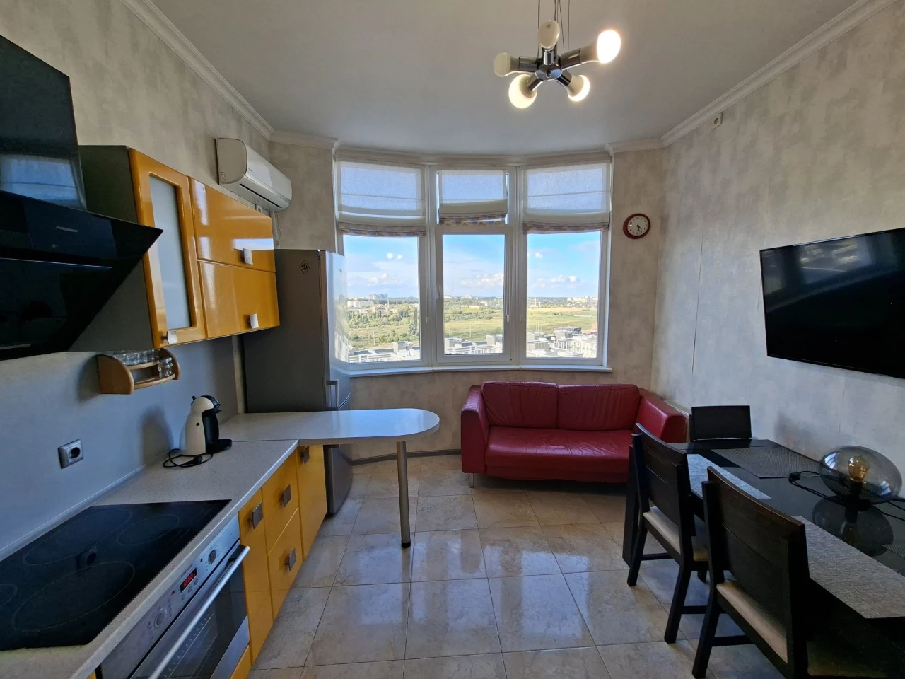 Продам 2-х кімнатну квартиру 72м.кв.  Ірпінь.   ЕЛІТНИЙ ЖК