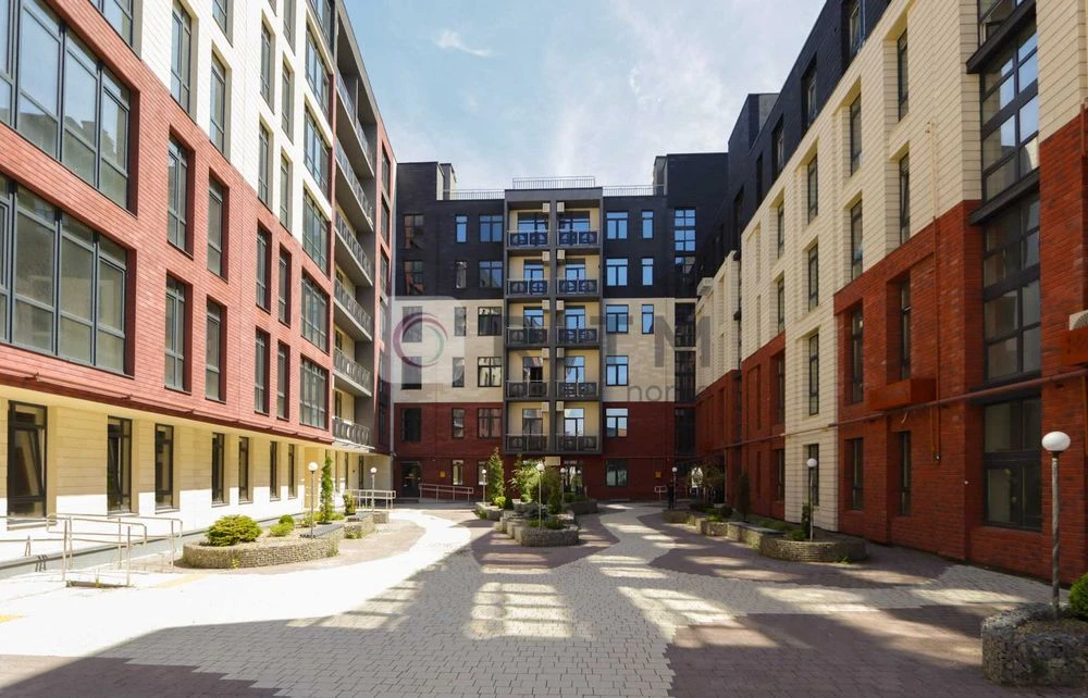 Large apartment for sale in an elite residential complex with a view of the park, Frank