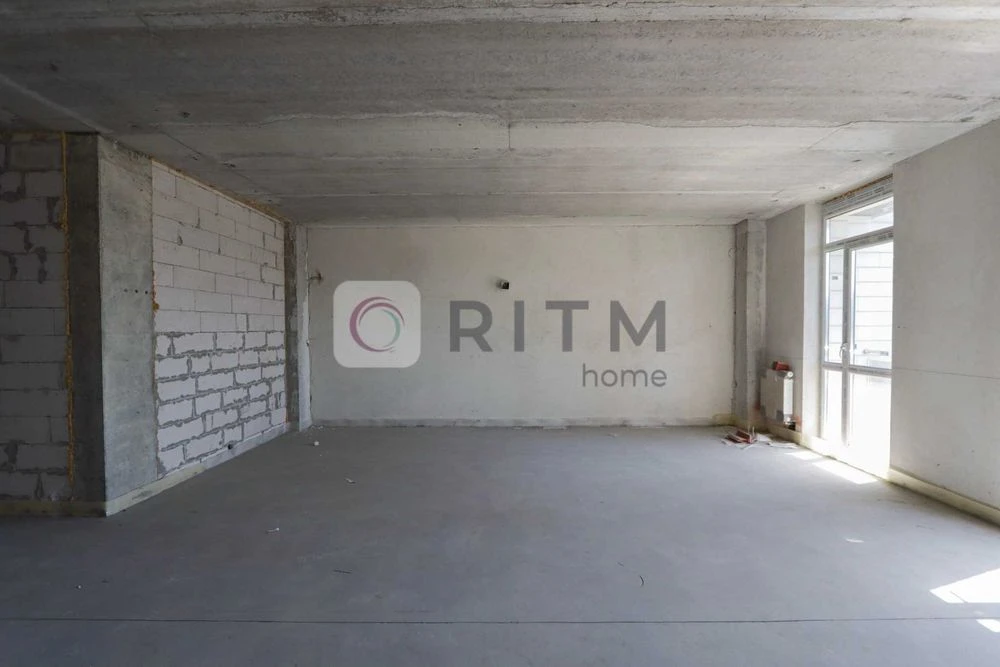 Large apartment for sale in an elite residential complex with a view of the park, Frank