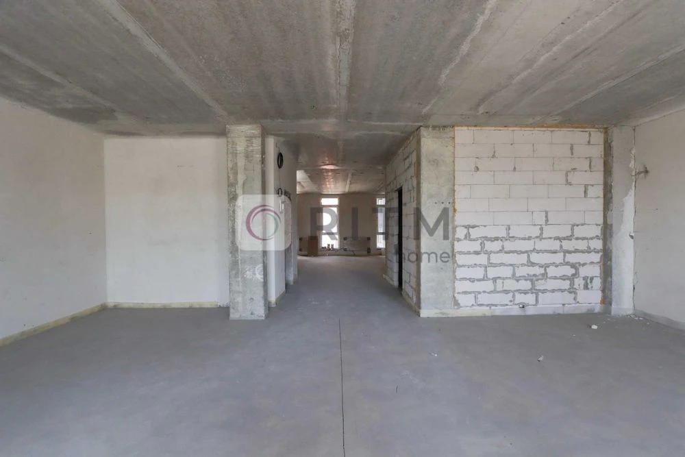 Large apartment for sale in an elite residential complex with a view of the park, Frank