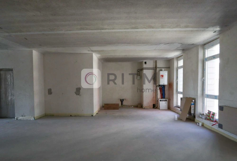 Large apartment for sale in an elite residential complex with a view of the park, Frank