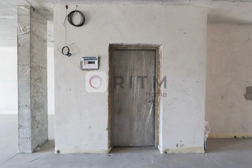 Large apartment for sale in an elite residential complex with a view of the park, Frank