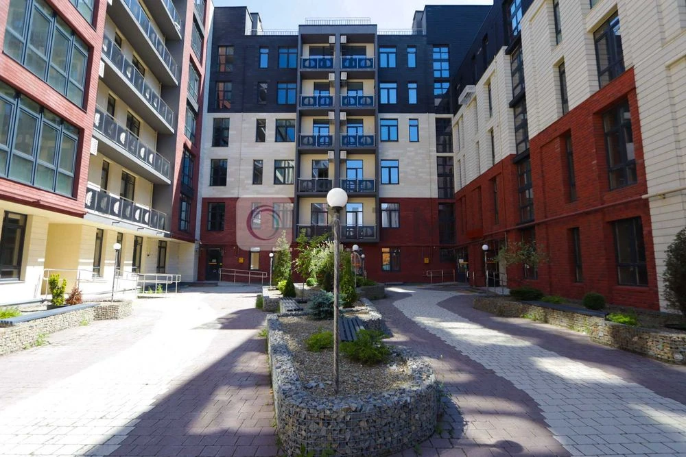 Large apartment for sale in an elite residential complex with a view of the park, Frank