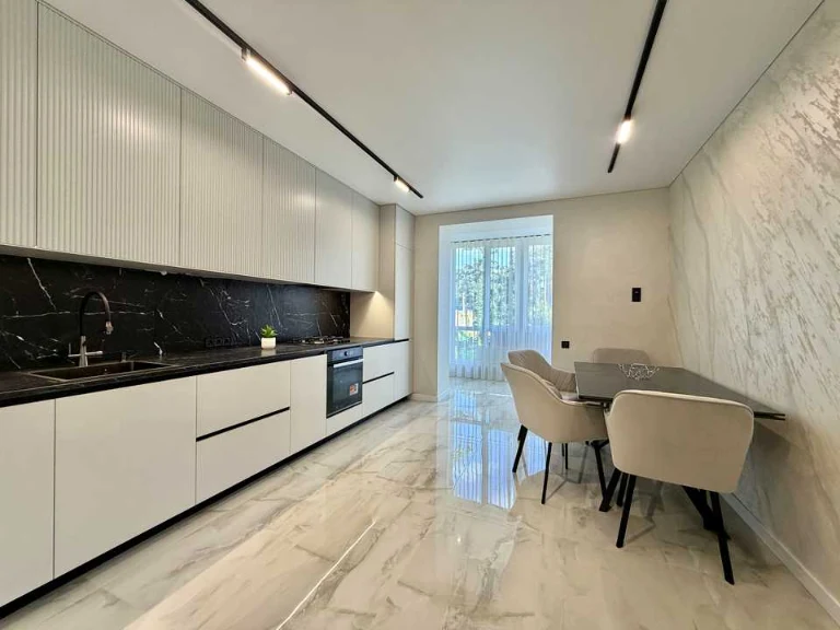 Apartment. Irpin, 9th Line, Street