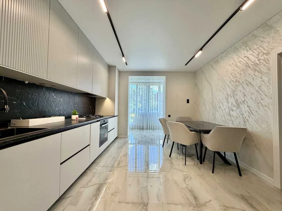 Apartment. Irpin, 9th Line, Street
