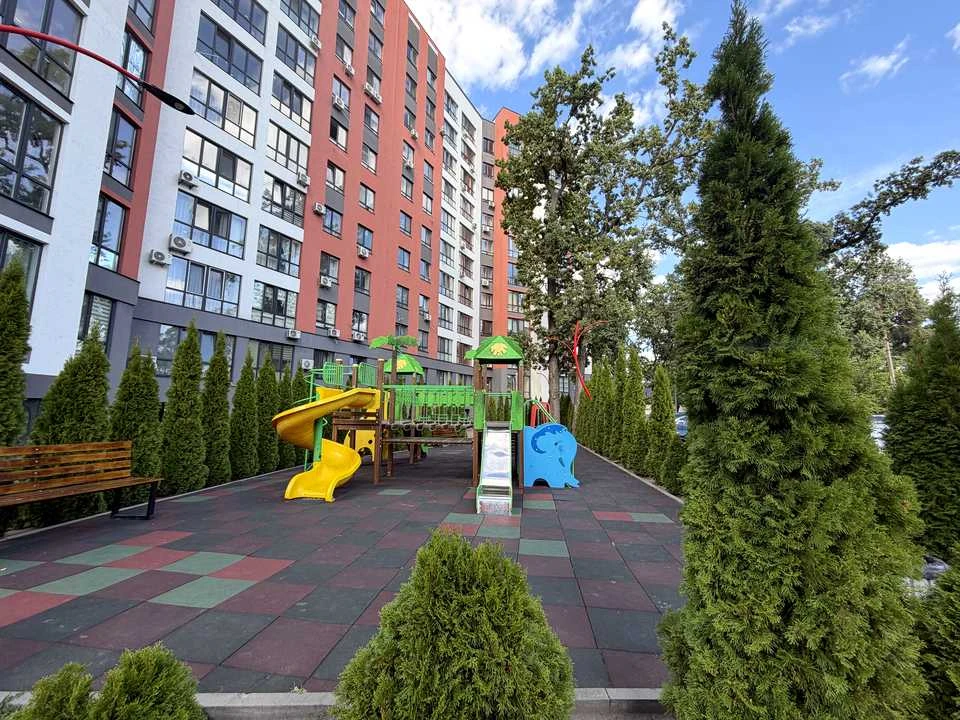 Apartment. Irpin, 9th Line, Street