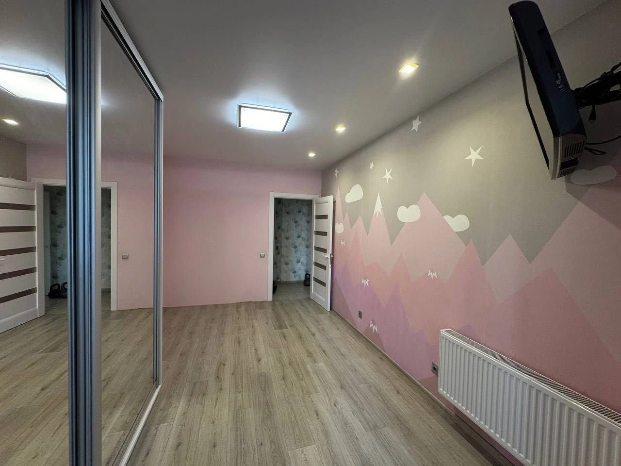 Selling 2-bedroom apartment in Irpin, Central Park!