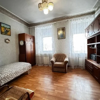 Three-room apartment for sale near Malysheva Plant metro station