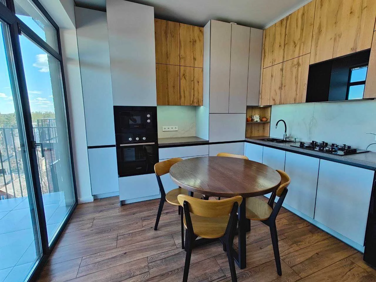 Apartment in the Jutlandia Residence complex with gas, 3 rooms, renovated. 2% closing fee