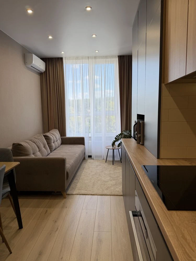 Spacious 2-bedroom apartment with designer renovation | Irpin | m