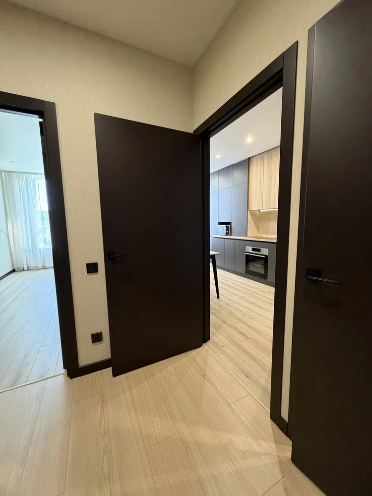 Spacious 2-bedroom apartment with designer renovation | Irpin | m