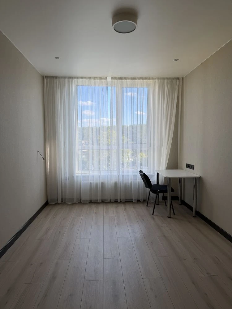 Spacious 2-bedroom apartment with designer renovation | Irpin | m