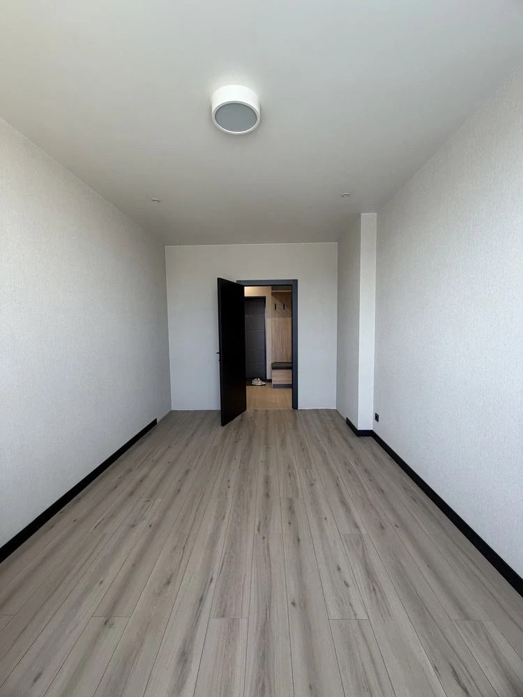 Spacious 2-bedroom apartment with designer renovation | Irpin | m