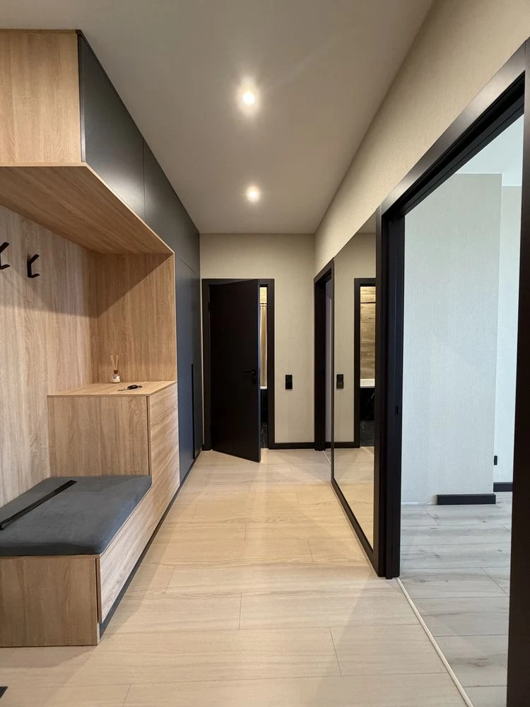 Spacious 2-bedroom apartment with designer renovation | Irpin | m