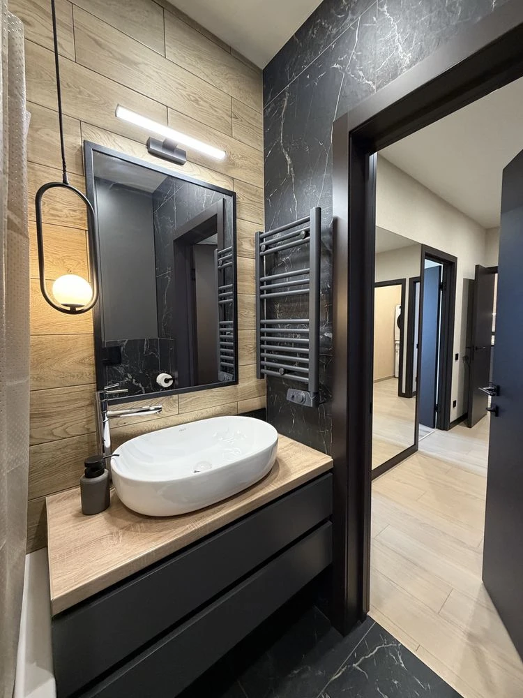 Spacious 2-bedroom apartment with designer renovation | Irpin | m