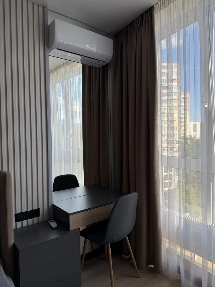 Spacious 2-bedroom apartment with designer renovation | Irpin | m
