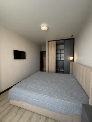 Spacious 2-bedroom apartment with designer renovation | Irpin | m