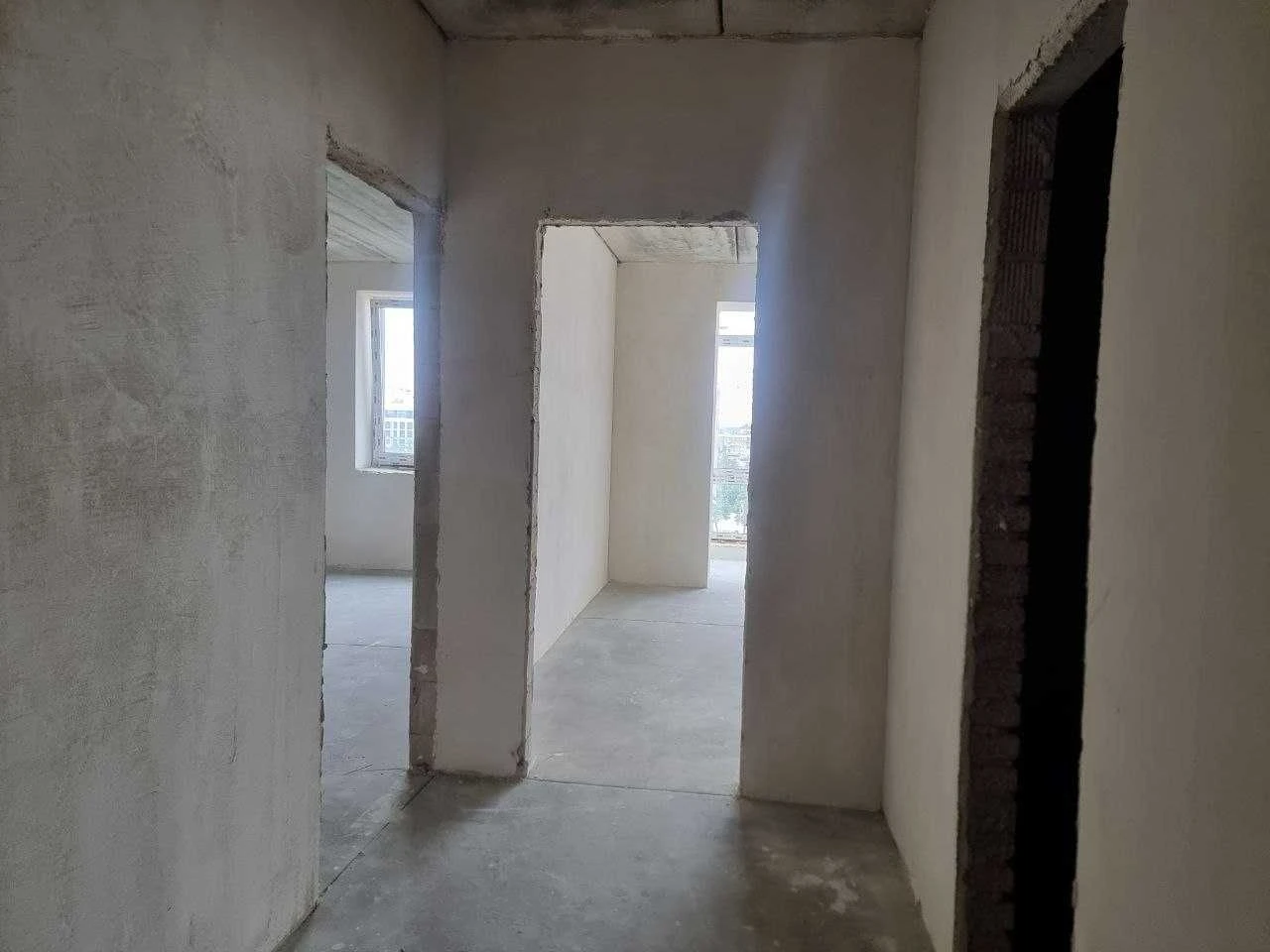 For sale in the center of Irpin, 1-bedroom apartment without renovation