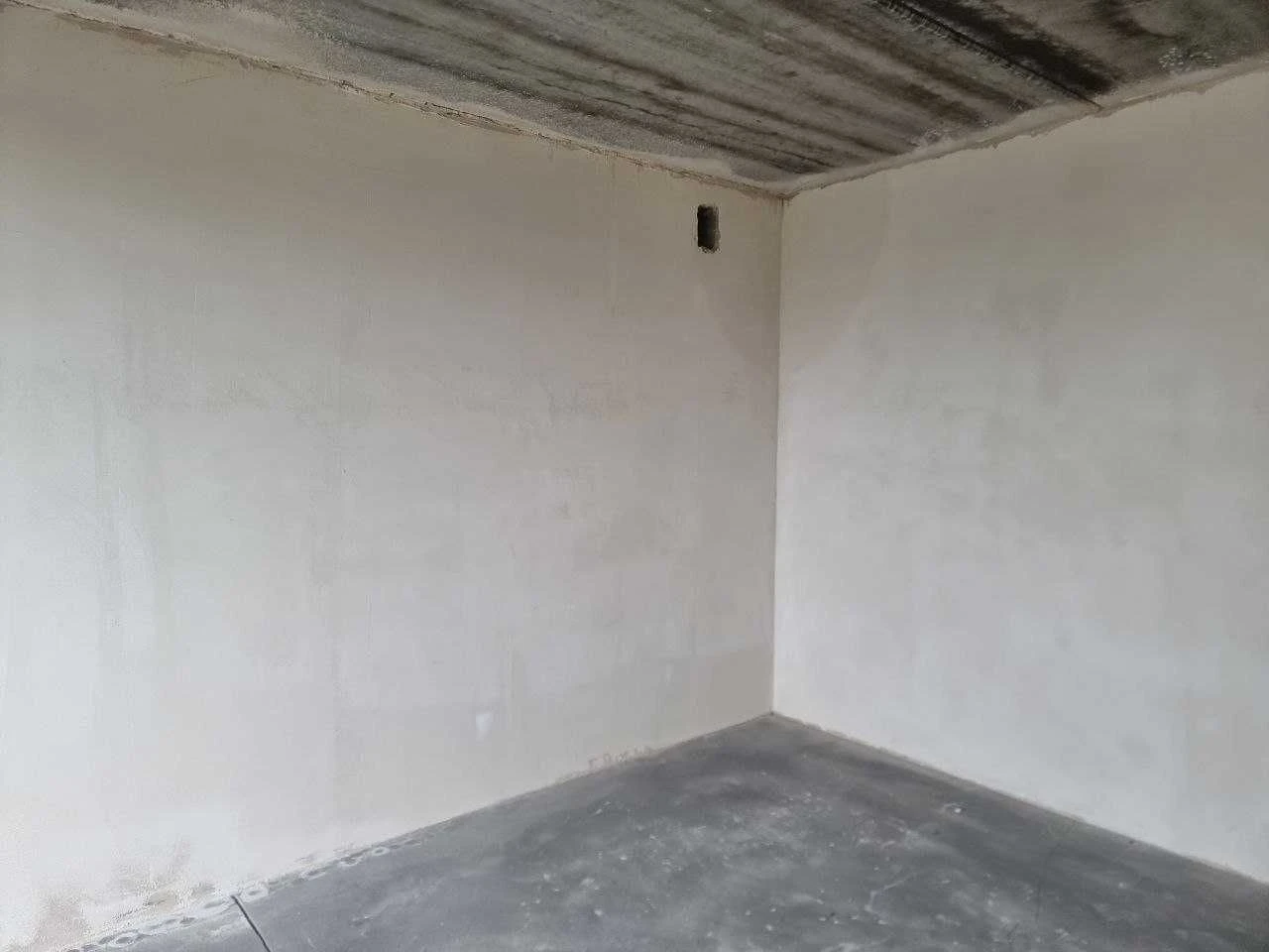 For sale in the center of Irpin, 1-bedroom apartment without renovation