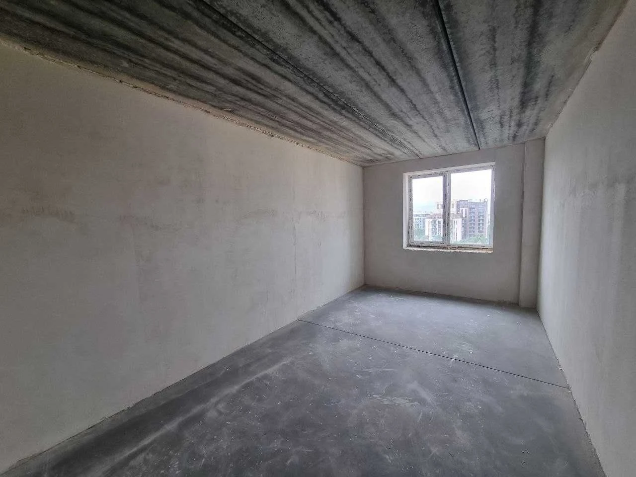 For sale in the center of Irpin, 1-bedroom apartment without renovation