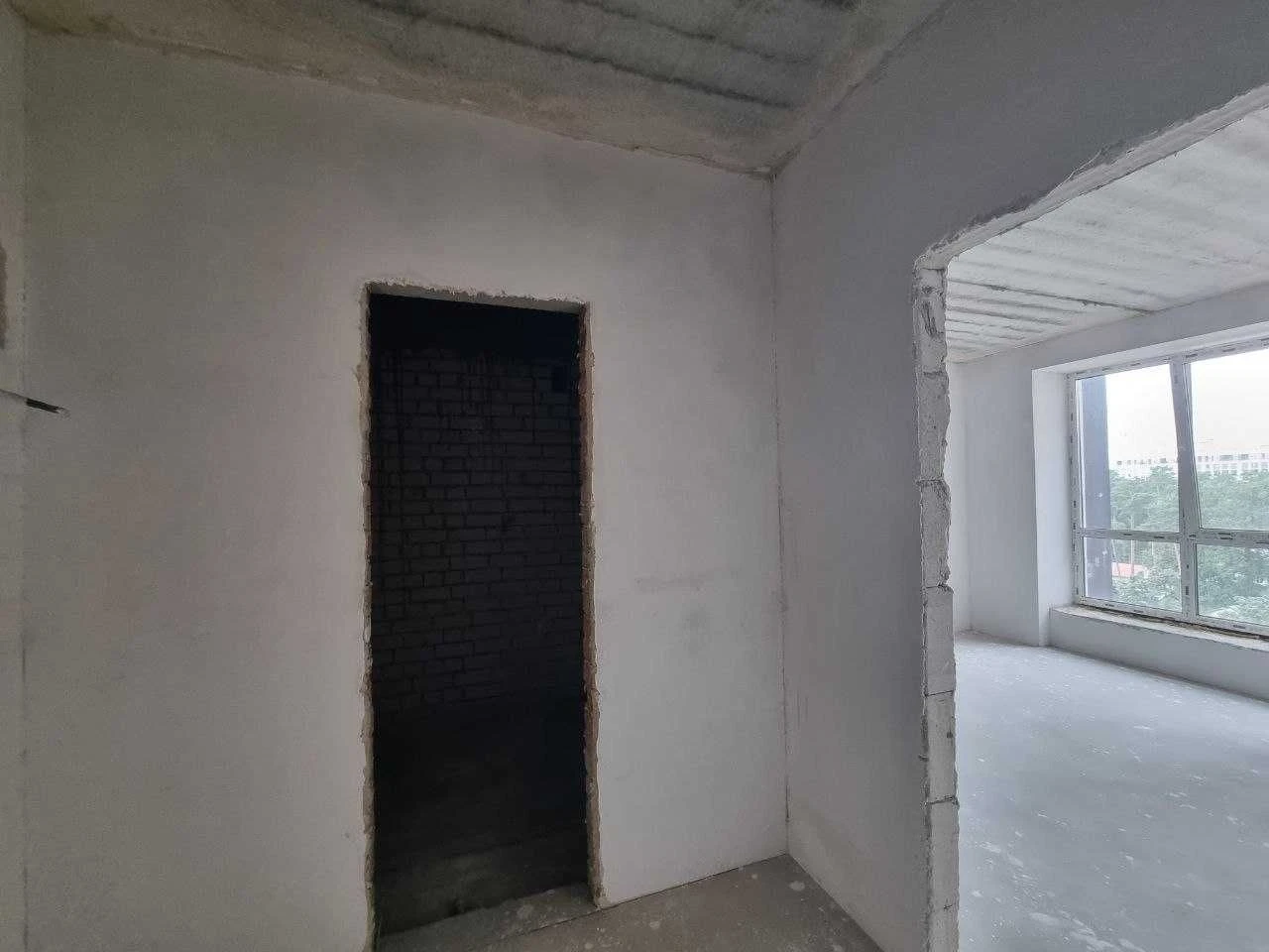 For sale in the center of Irpin, 1-bedroom apartment without renovation
