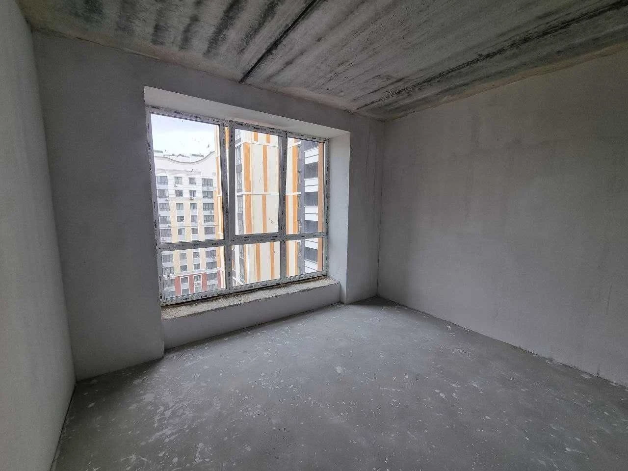 For sale in the center of Irpin, 1-bedroom apartment without renovation