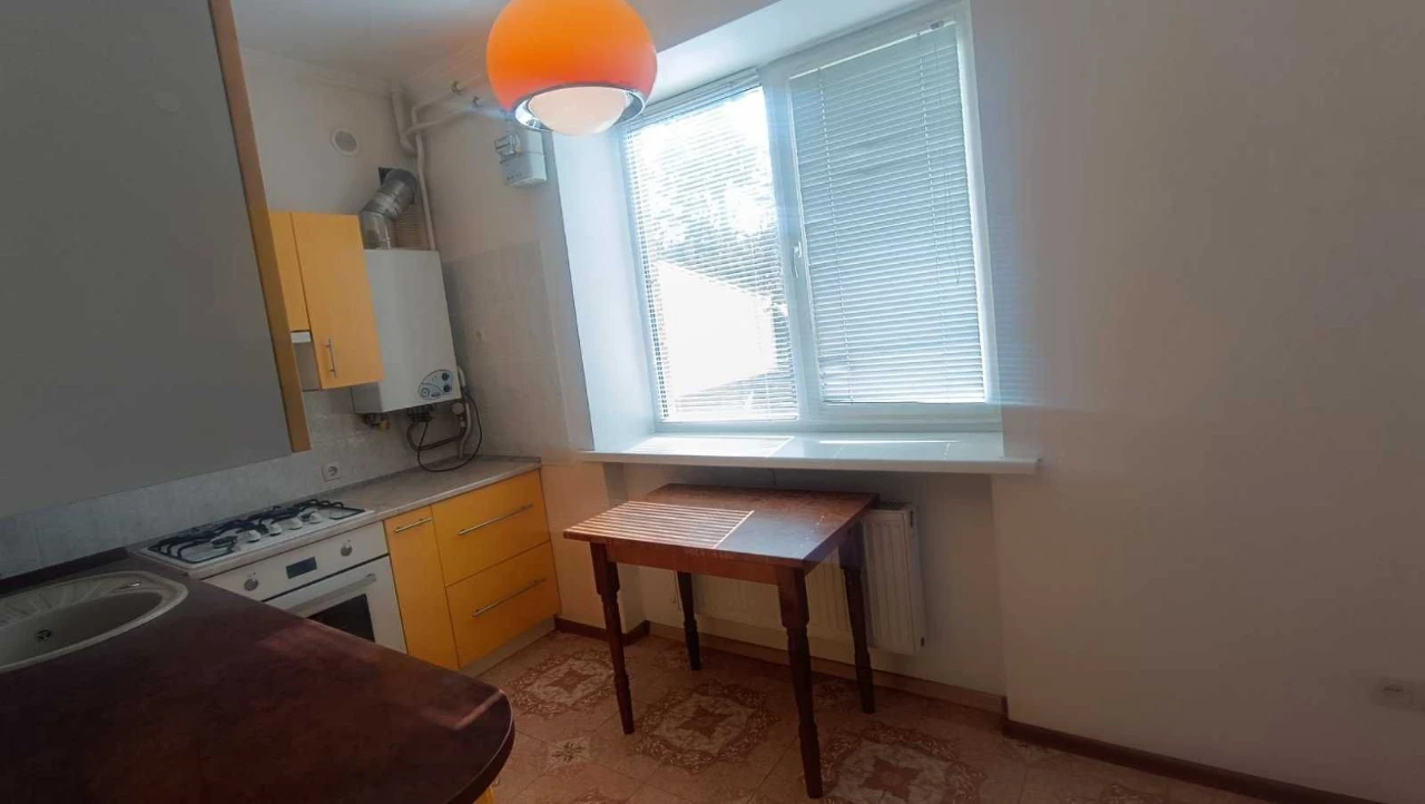 Irpin, sale of a 1-room apartment with gas heating, 1st floor. 2%
