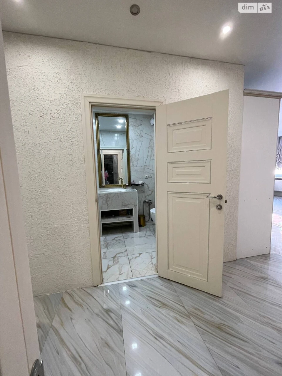 Apartment for Sale in Romaniyka
