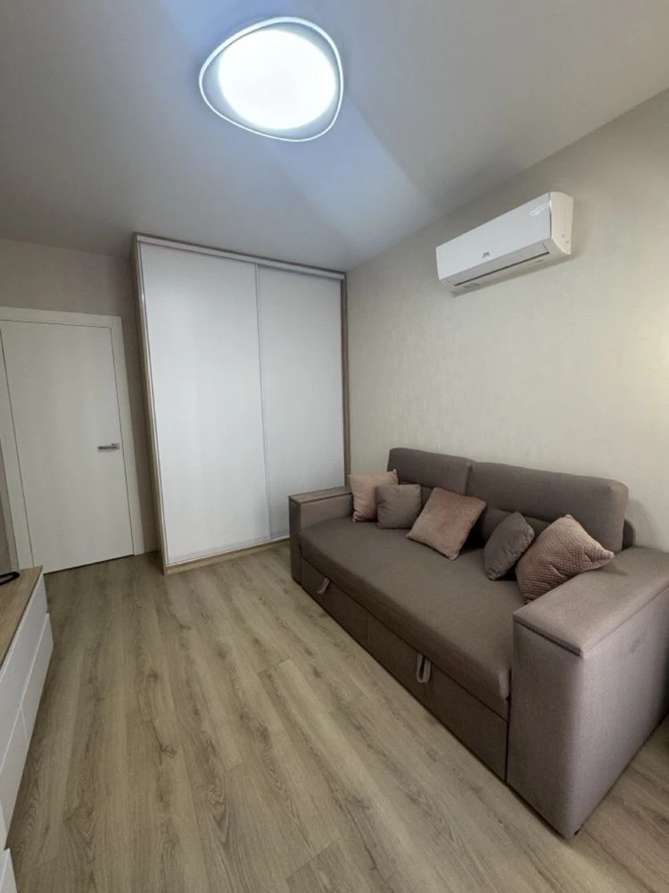 One-bedroom apartment in Irpin with new renovation and furniture, with