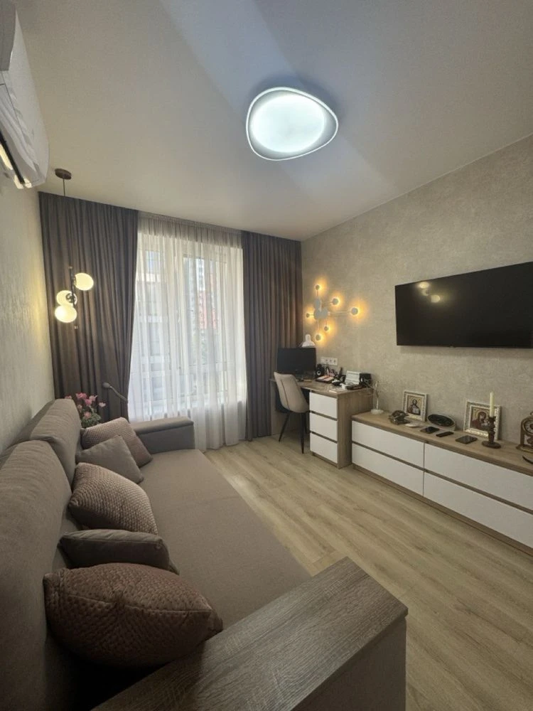 One-bedroom apartment in Irpin with new renovation and furniture, with
