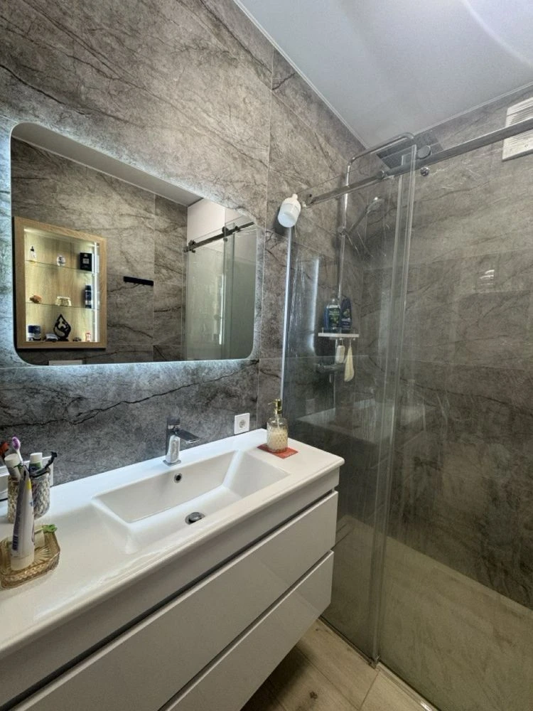 One-bedroom apartment in Irpin with new renovation and furniture, with
