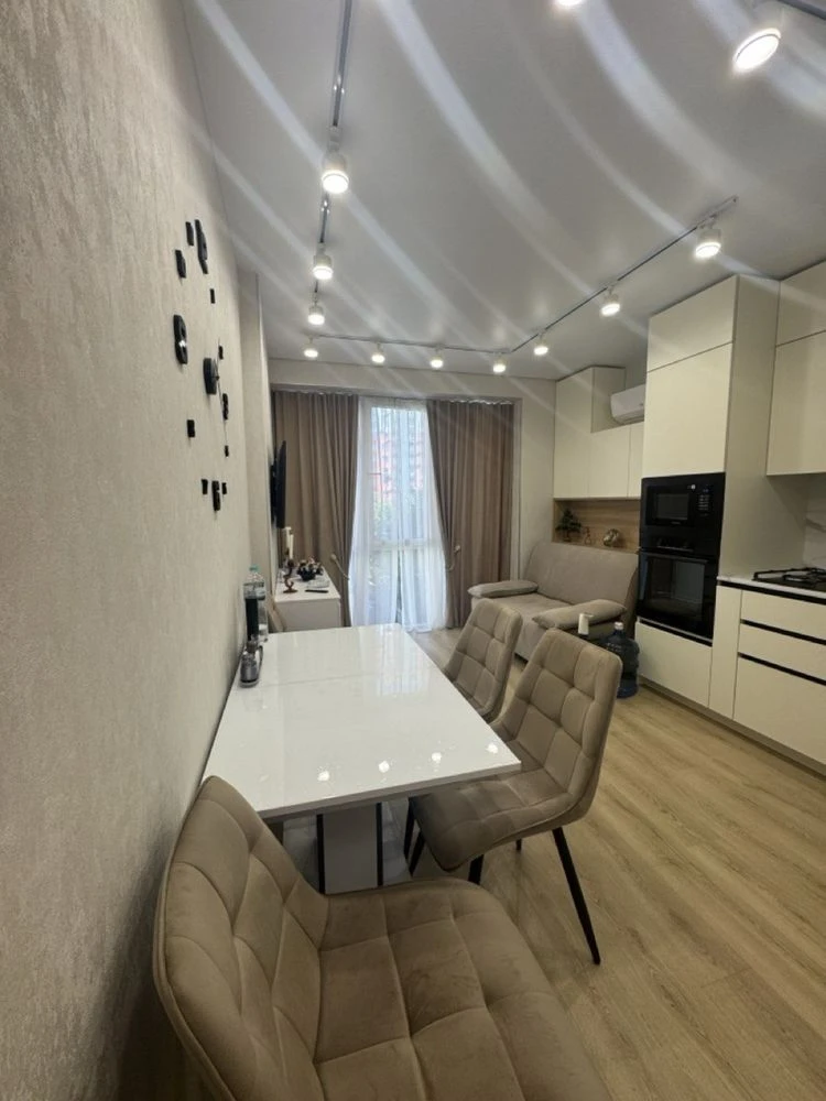 One-bedroom apartment in Irpin with new renovation and furniture, with