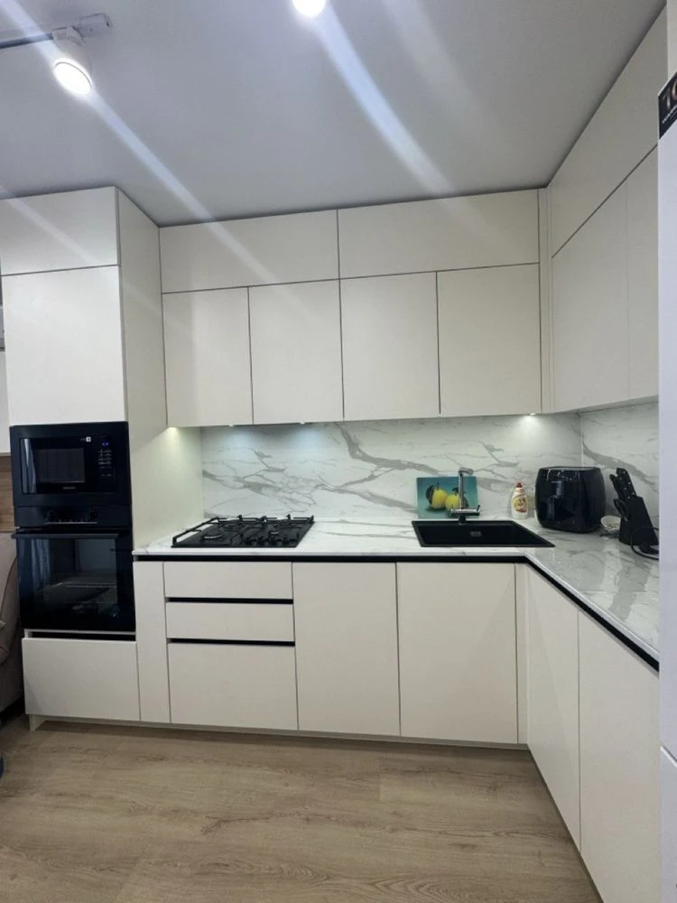 One-bedroom apartment in Irpin with new renovation and furniture, with