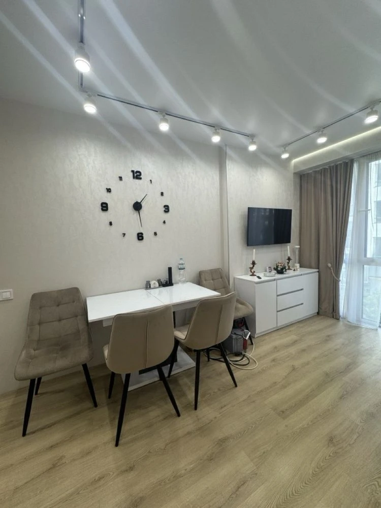 One-bedroom apartment in Irpin with new renovation and furniture, with