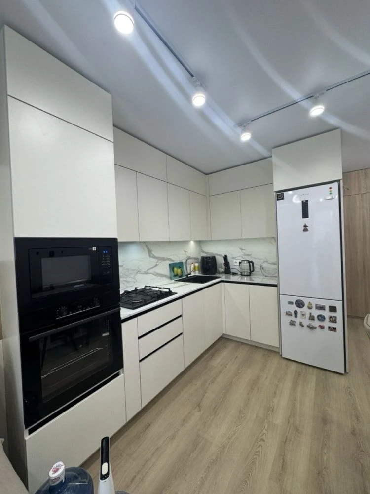 One-bedroom apartment in Irpin with new renovation and furniture, with