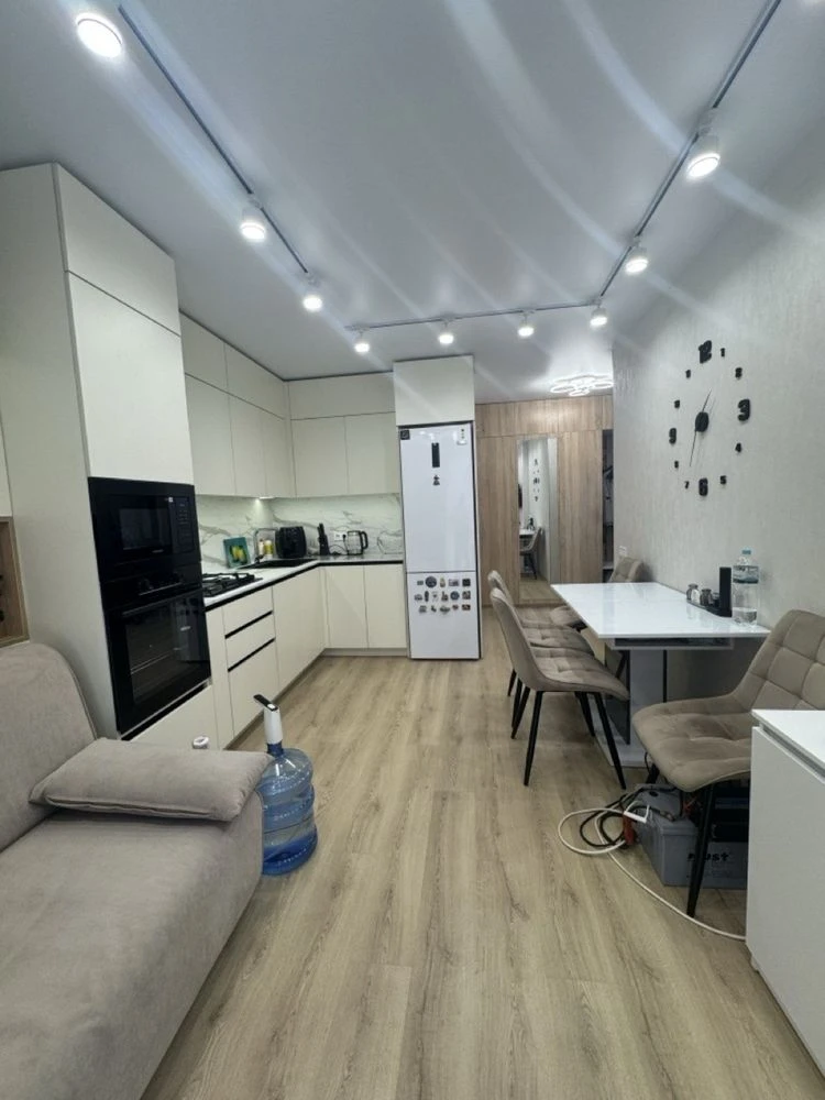 One-bedroom apartment in Irpin with new renovation and furniture, with