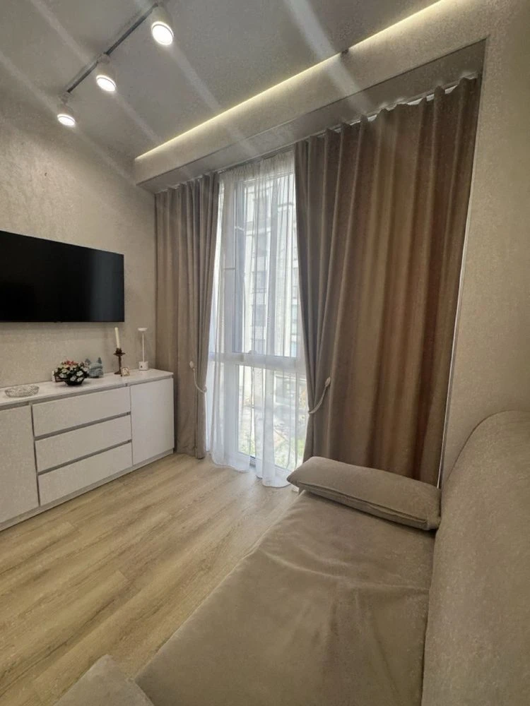 One-bedroom apartment in Irpin with new renovation and furniture, with