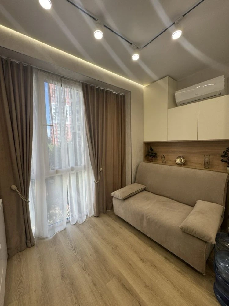 One-bedroom apartment in Irpin with new renovation and furniture, with