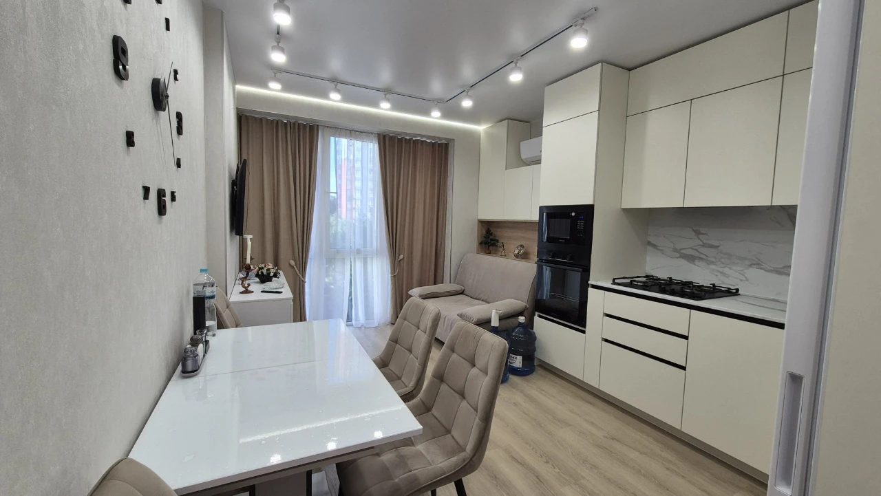 Продаж 1-к квартири з ремонтом, меблями та технікою в ЖК Бур