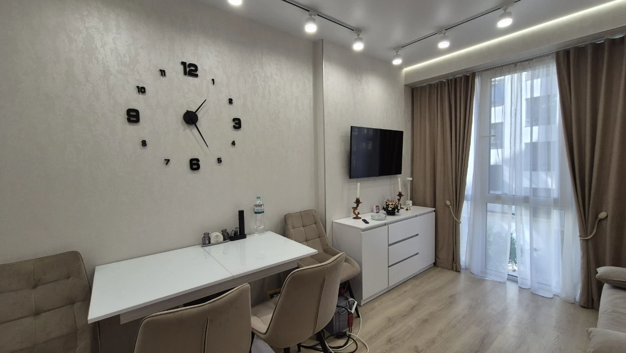 Продаж 1-к квартири з ремонтом, меблями та технікою в ЖК Бур
