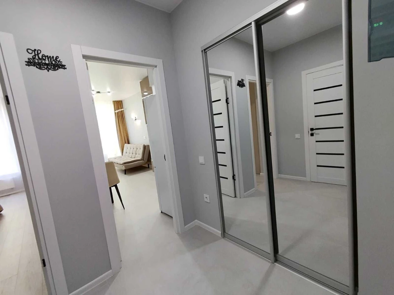 For Sale: 1-bedroom apartment with kitchenette in the Synergy area.