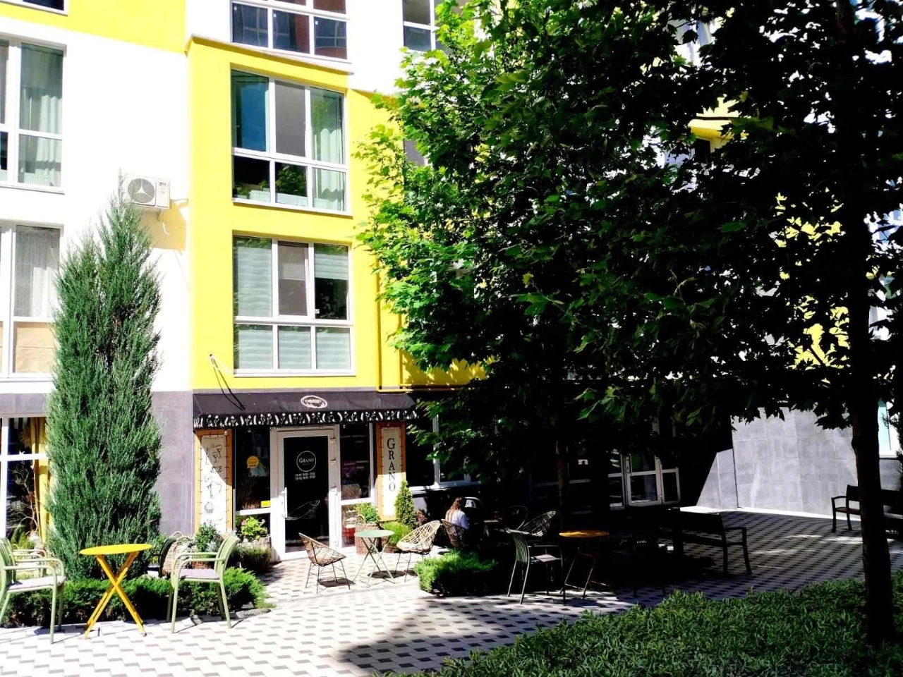 For Sale: 1-bedroom apartment with kitchenette in the Synergy area.