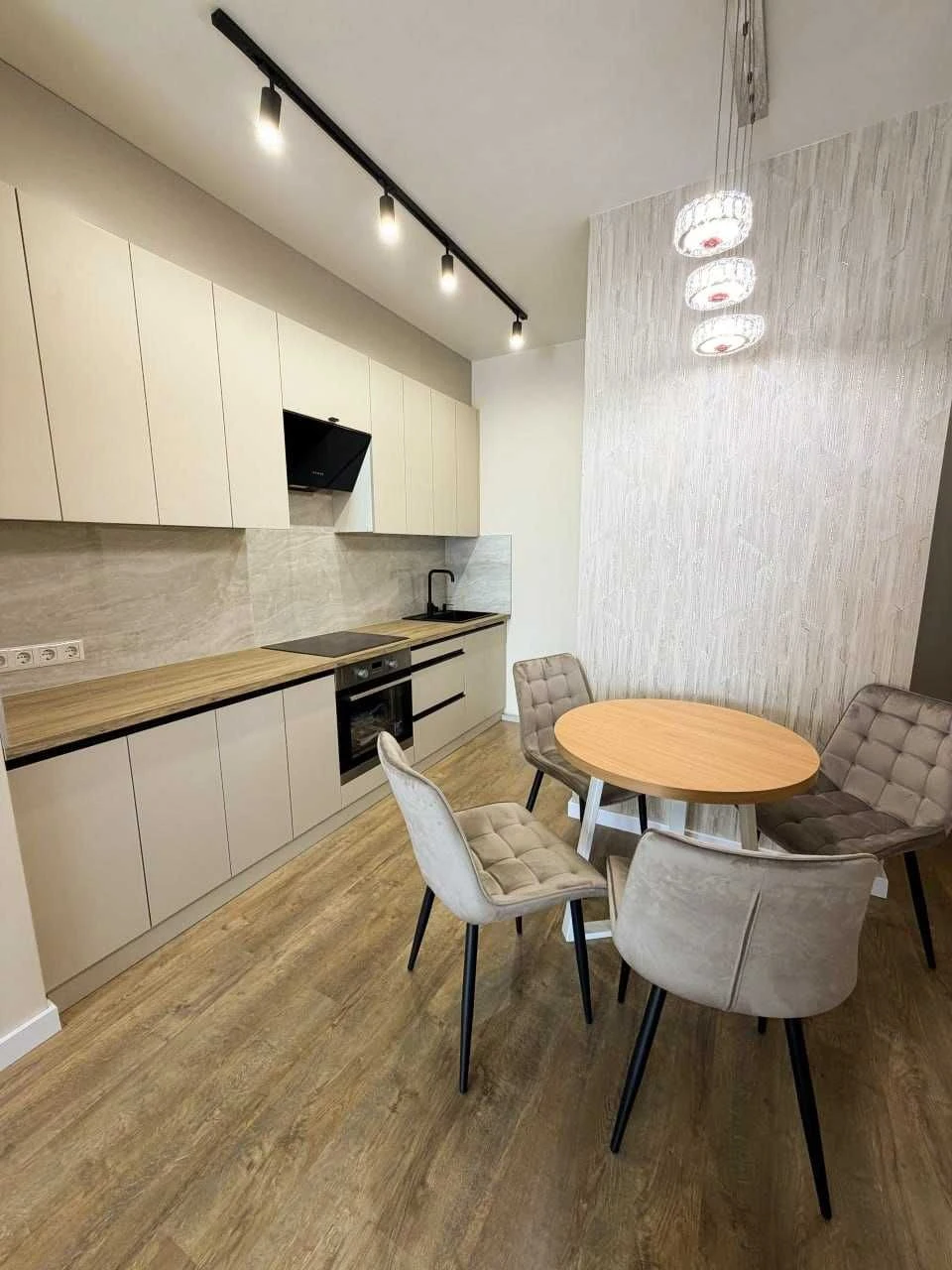 Euro 3 bedroom apartment with new renovation in Irpin | Minimum price