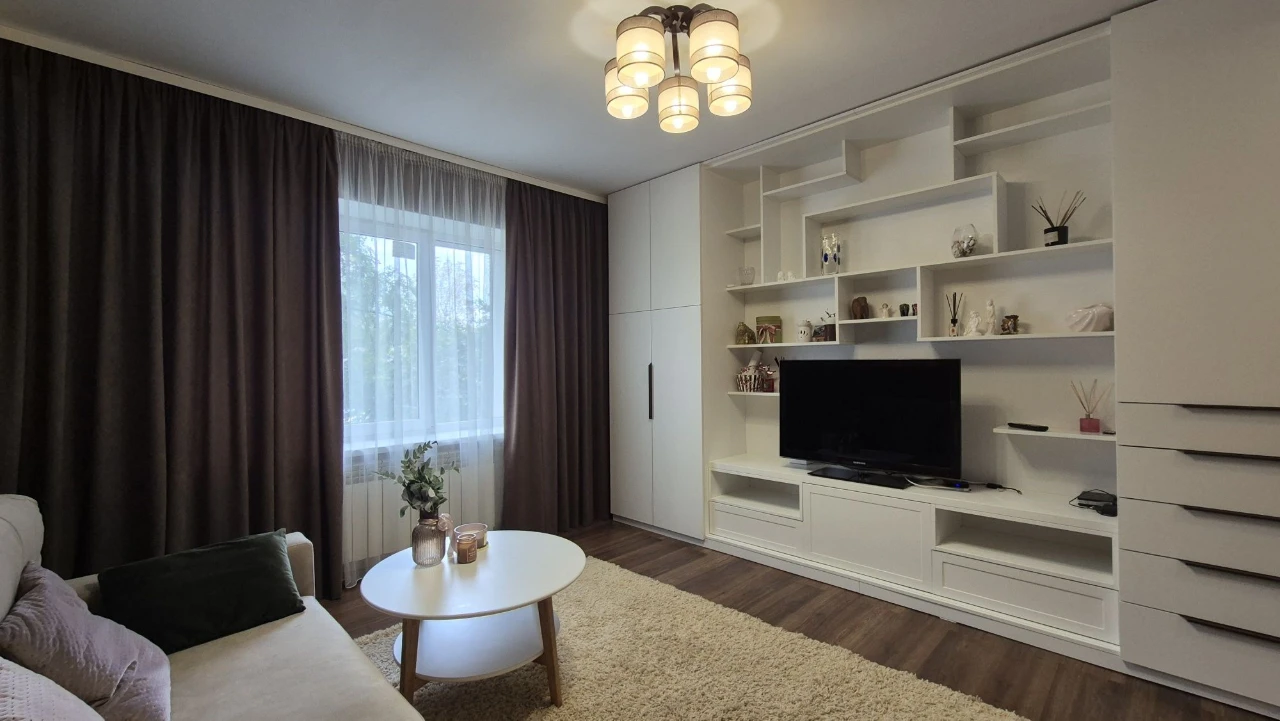 Продаж 2-кімнатної квартири 57 кв. м з ремонтом та меблями в