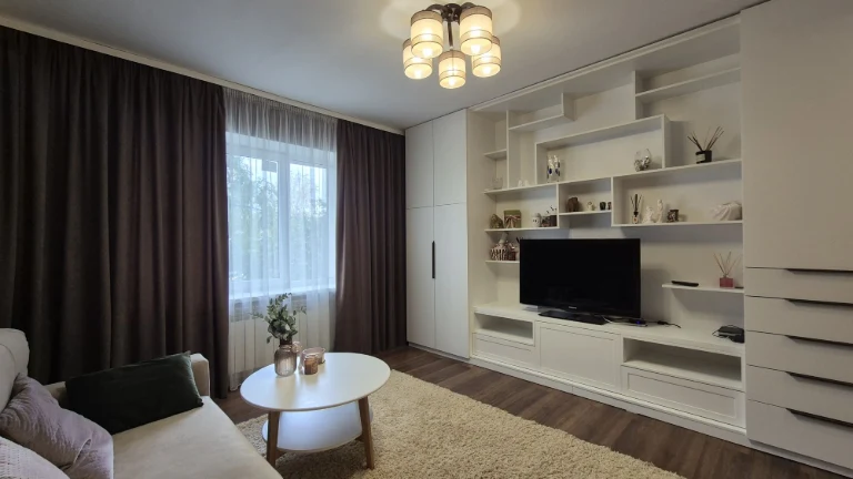 Продаж 2-кімнатної квартири 57 кв. м з ремонтом та меблями в