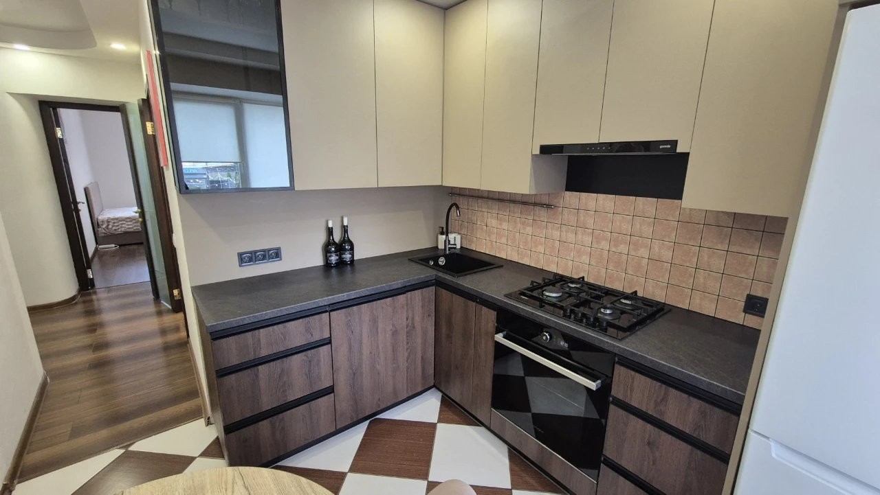 Продаж 2-кімнатної квартири 57 кв. м з ремонтом та меблями в