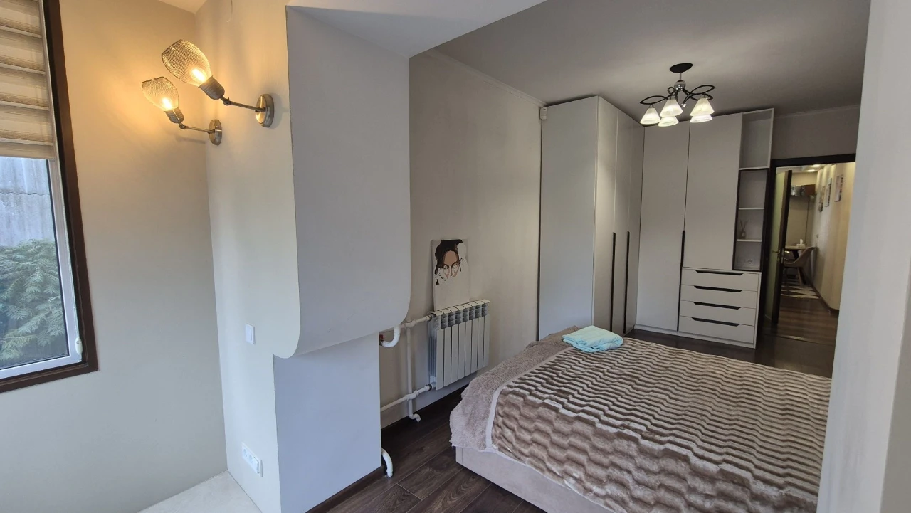 Продаж 2-кімнатної квартири 57 кв. м з ремонтом та меблями в