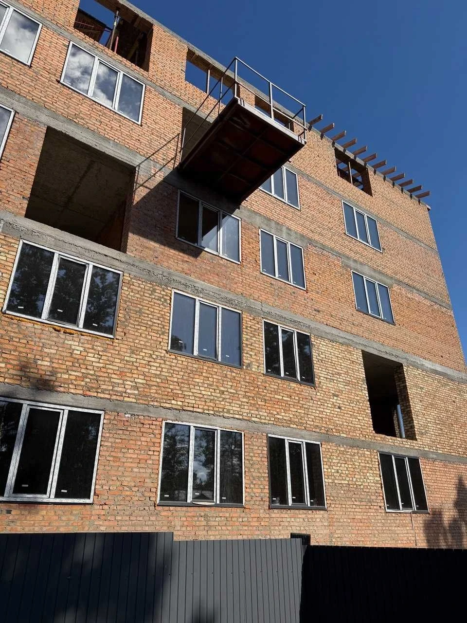 Продам роздільну 2к квартирау в Новобудові по Привабливій Ці